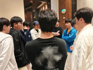 IG晒照：教练问大家休息一天还是两天，大家不约而同选择一天