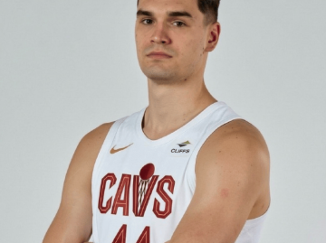 官宣签约西甲MVP！骑士放弃库明加，只愿给底薪！