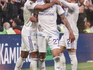 3-0弗赖堡欧联杯封王！维拉破30年冠军荒，英超有望上演欧冠盛景